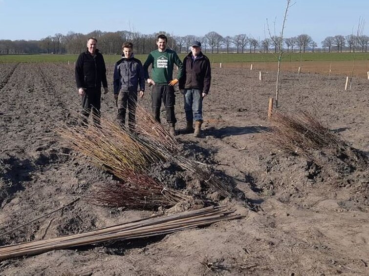 Bomen aanplant bij Biologische boerderij 'T Schop