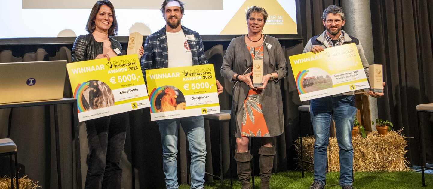 Mensen met gewonnen prijs